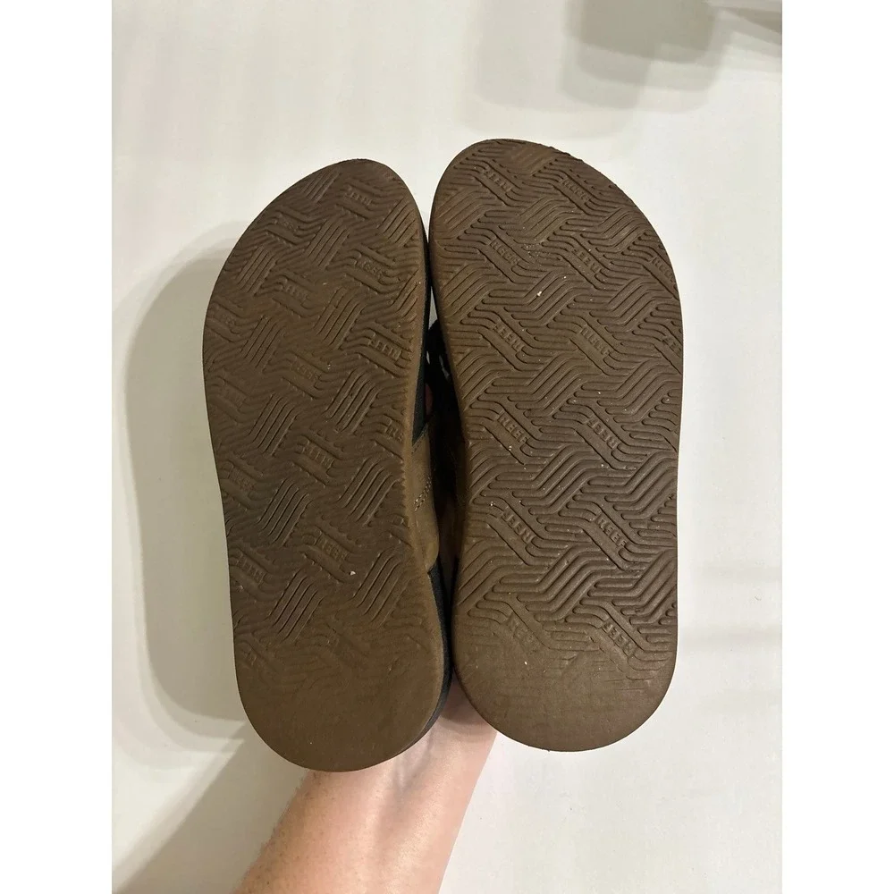 Reef Brown Flip Flops (size 7)